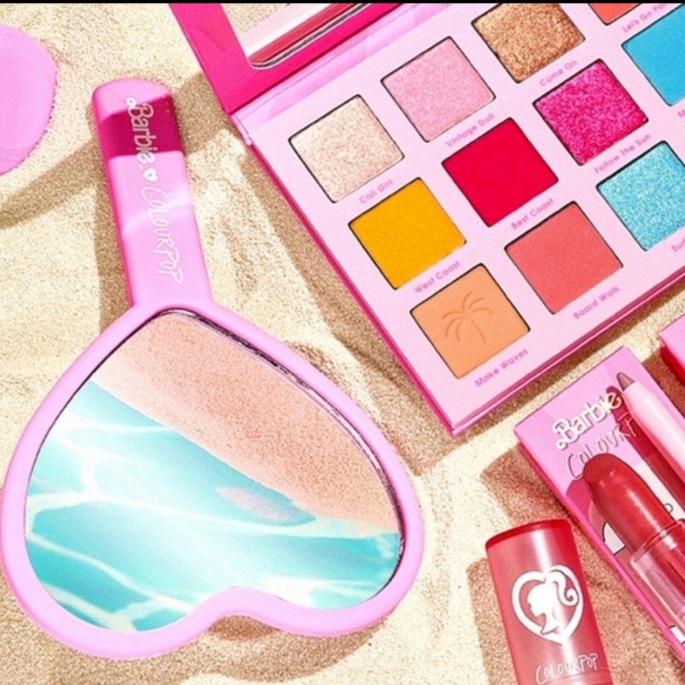 Malibu Barbie Hand Mirror - Picture 4 of 11